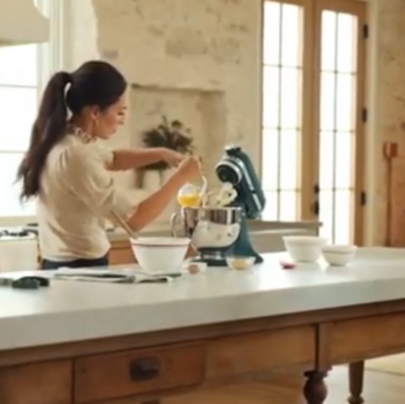 NEW HEARTH & HAND KITCHEN AID HUNTER GREEN MIXER - Picture 3 of 5